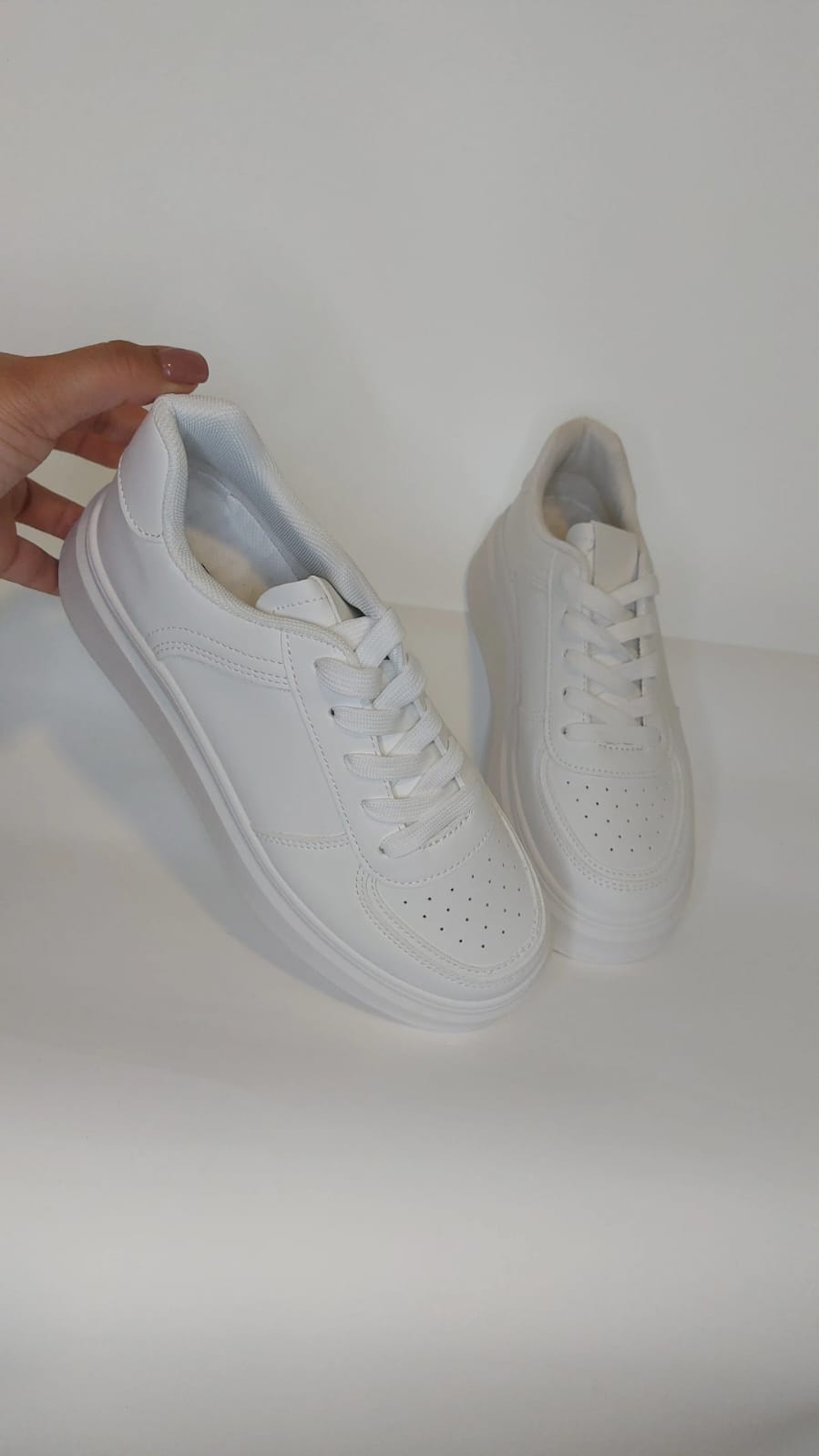 ZAPATILLAS BLANCAS style